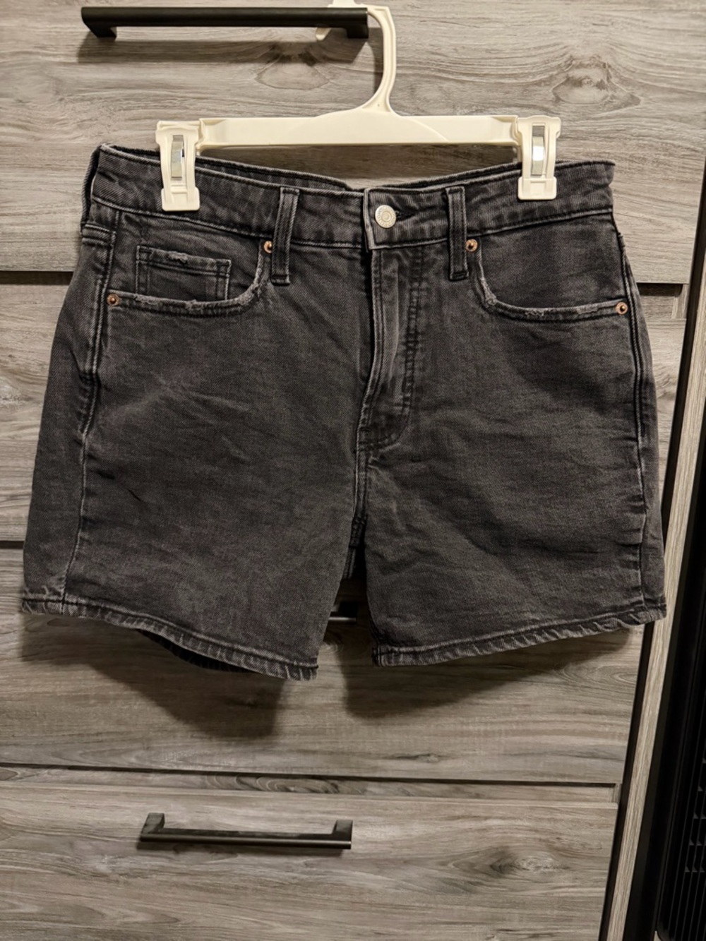 Old Navy O.G. Straight High Rise Shorts (size 8)